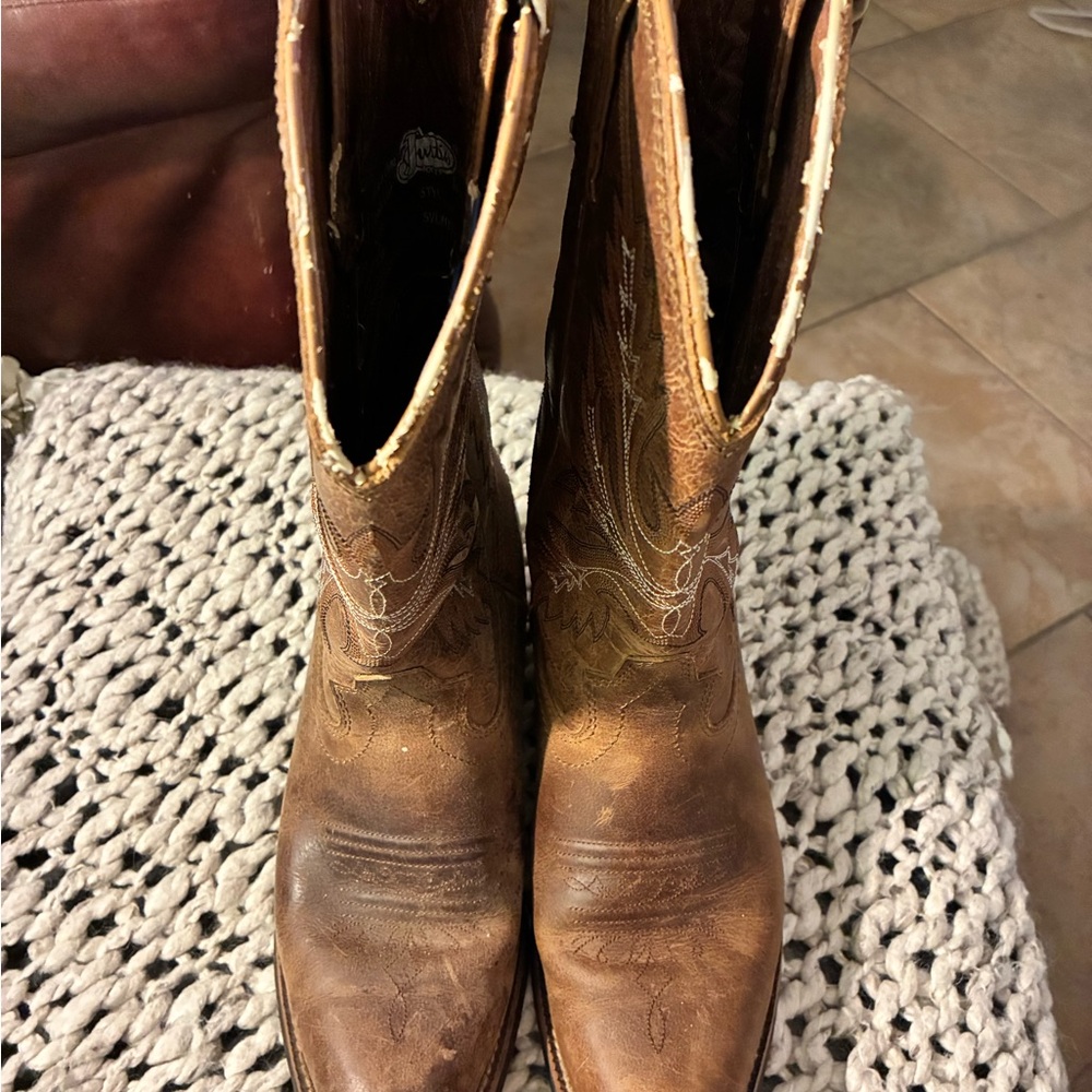 Justin pointed toe western Cowboy Boots size 9.5 B